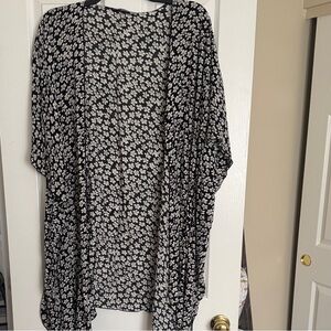 Brandy Melville-  Black and White Floral Kimono